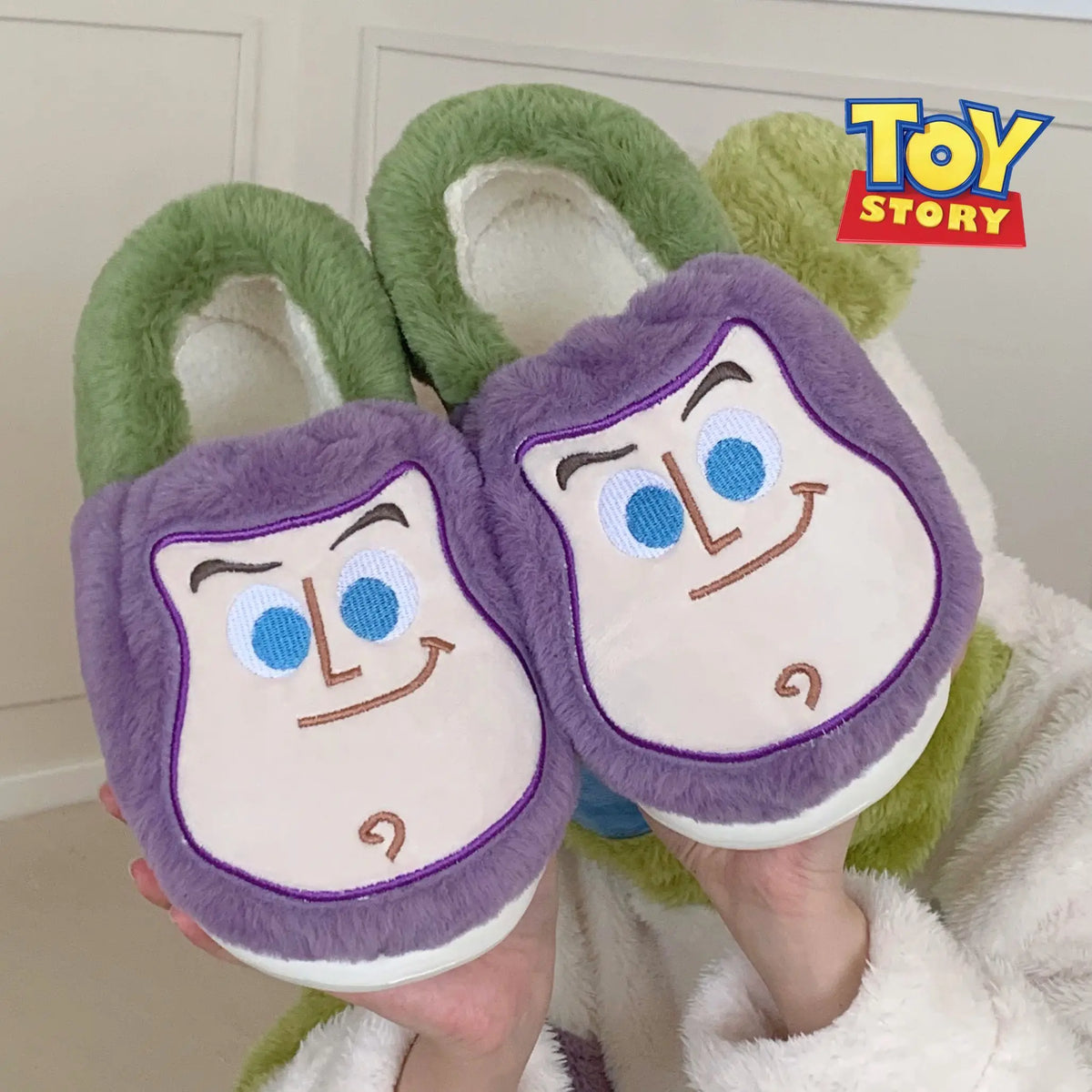 Crocs Buzz Lightyear – Grüner & Lila Pelzplüsch