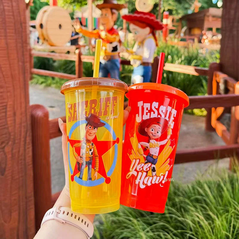 Toy Story Cup Set – "Buzz to the Rescue", Set aus 4 mit Strohhalmen (Jessie, Woody Sheriff, Buzz, Alien)