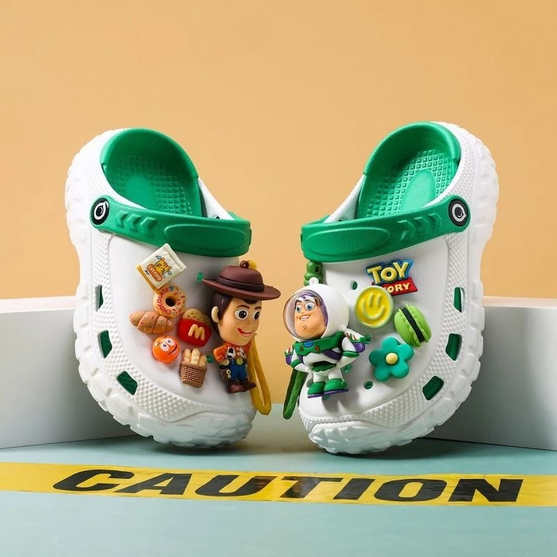 Woody und Buzz Lightyear Klogs – Toy Story Jibbitz Weiß und Grün
