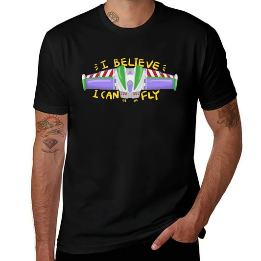 Buzz T-Shirt – Ailes Ich glaube, ich kann fliegen – schwarzer Hintergrund