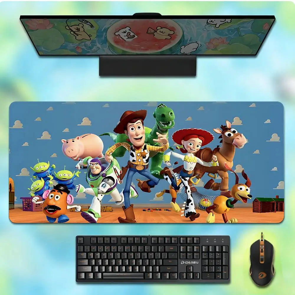 Tappetino per Mouse Toy Story - Gruppo in piena corsa, sfondo cielo