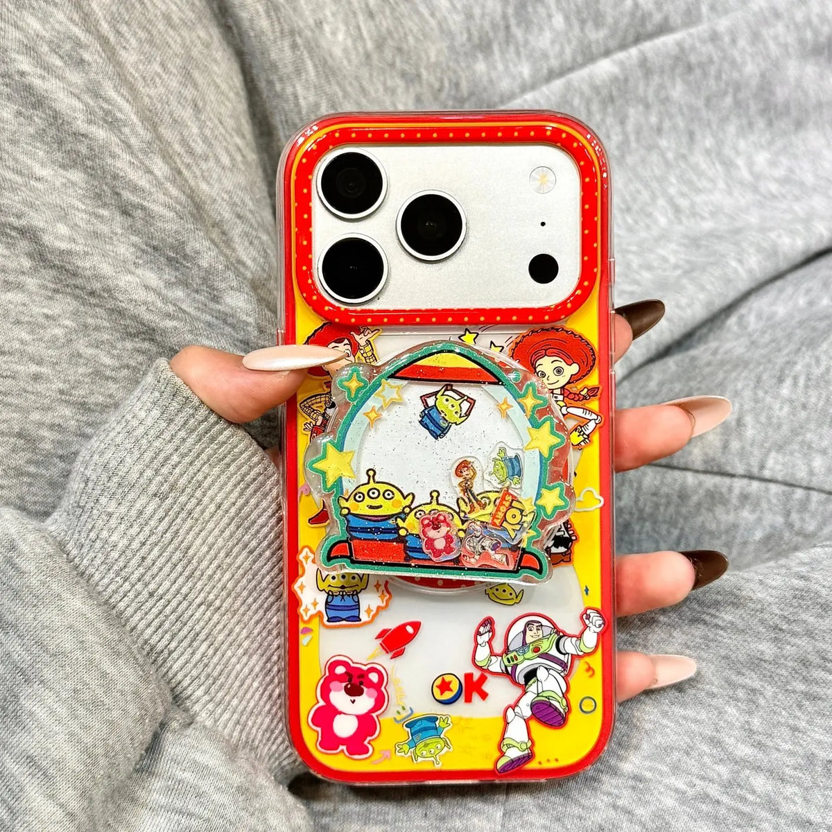 Woody Jessie Buzz Case - Lotso teddybeer, OK Tekst Rood Geel Achtergrond