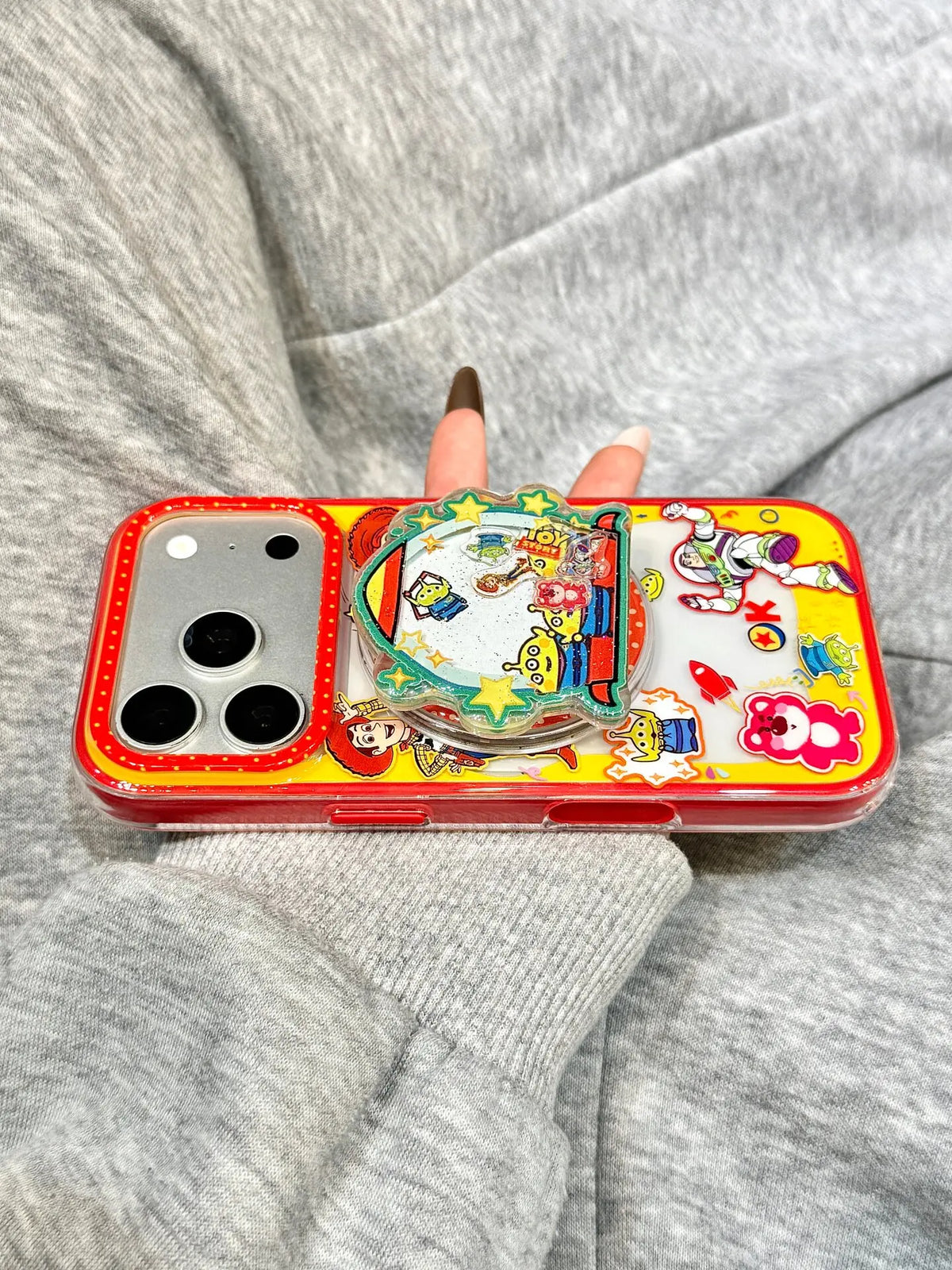 Woody Jessie Buzz Case - Lotso teddybeer, OK Tekst Rood Geel Achtergrond
