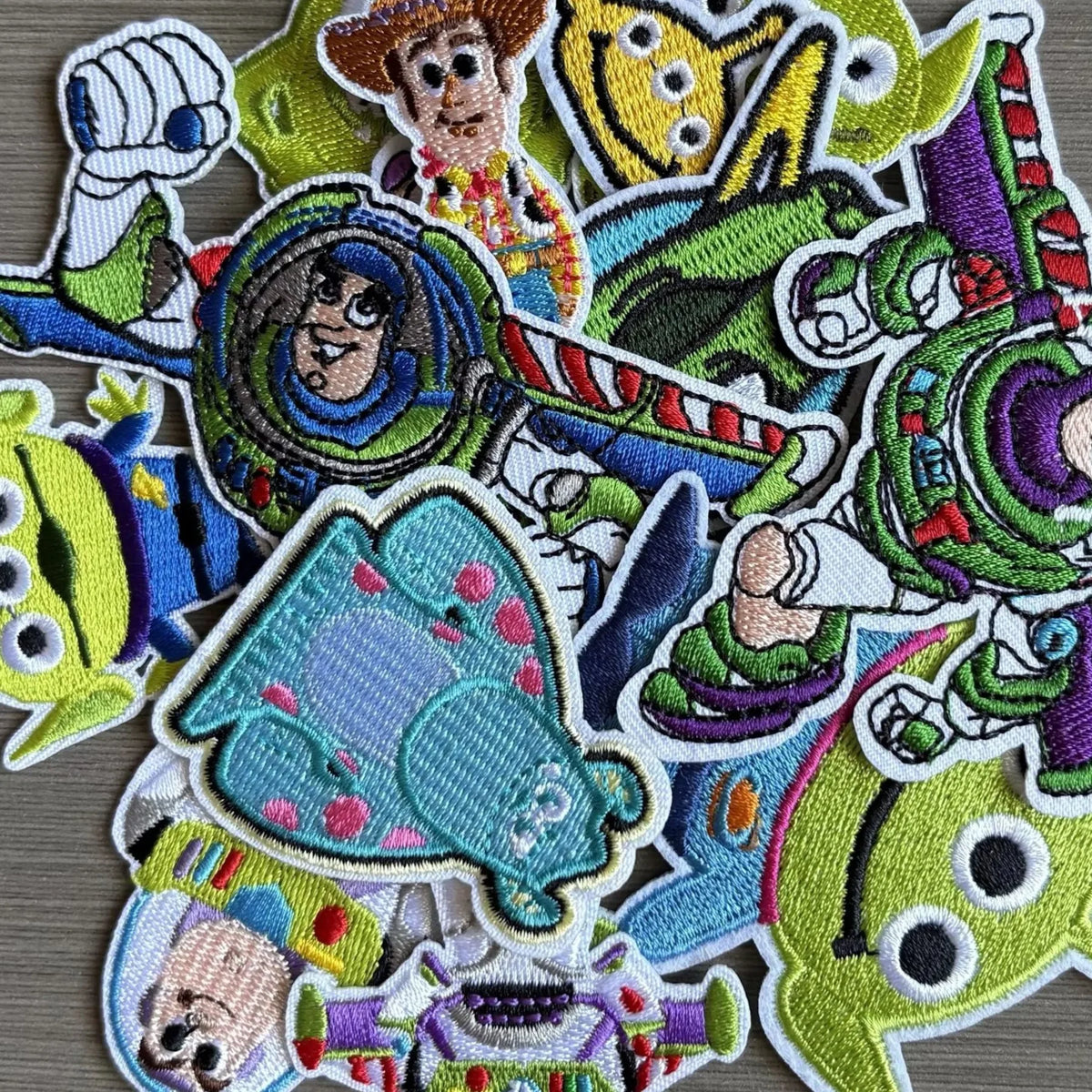 Patch Toy Story - Lot de 13 pièces (mix Monstres et Cie)