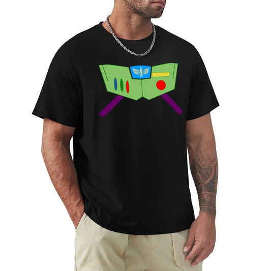 Buzz T-Shirt – Bib-Jumpsuit mit schwarzem Hintergrund