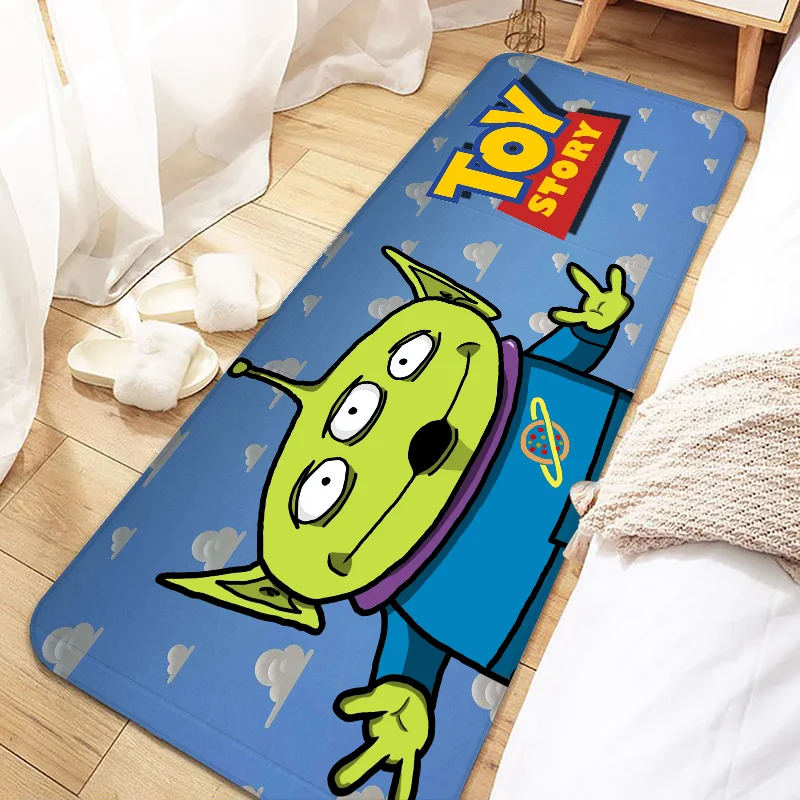 Obcy dywan - logo Toy Story Niebieskie chmury w tle