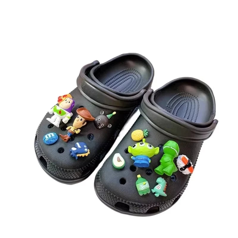Charms de Chaussures Toy Story - Set 13 pièces (Buzz, Woody, Pile-Poil, Alien, Rex + Motifs Décoratifs)