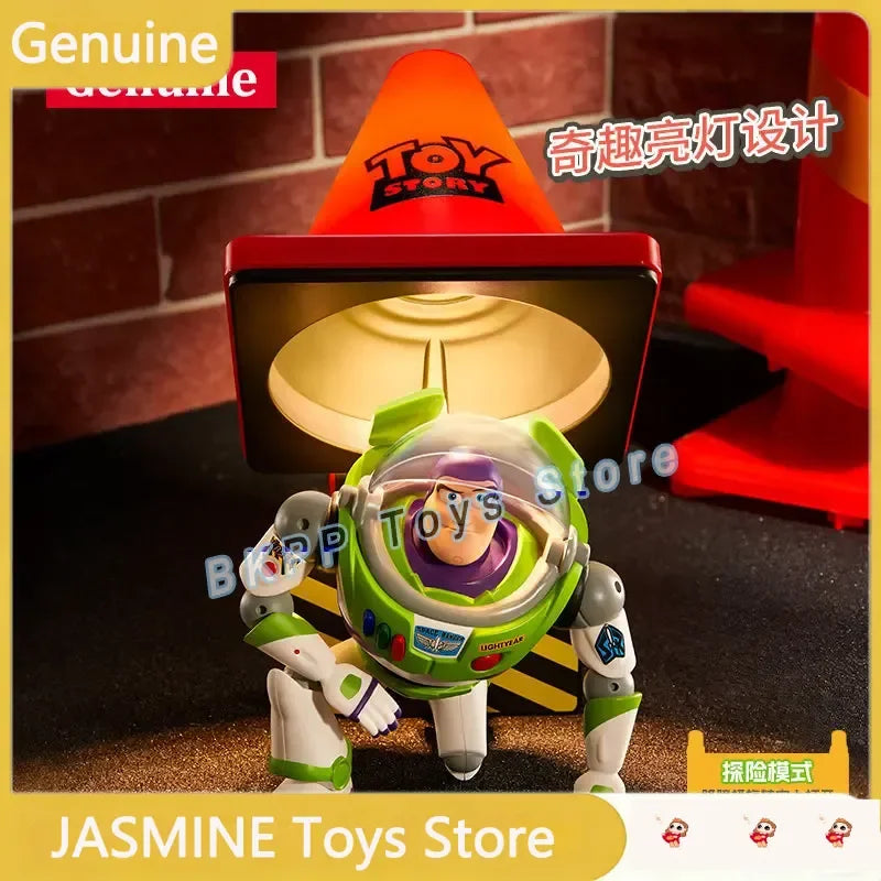 Veilleuse Buzz l'Éclair - Figurine Cône Routier avec Boîte "You've Got a Friend in Me"